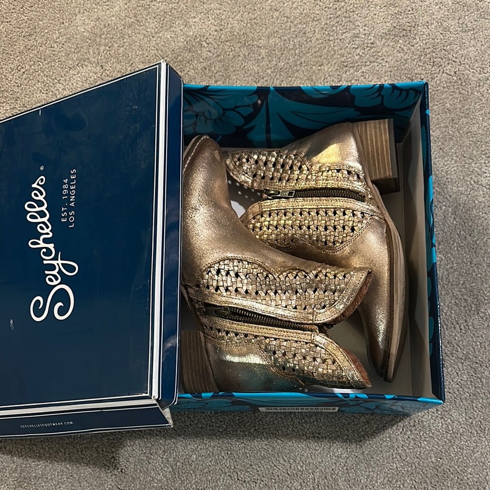 Seychelles Women's Gold Vintage Ankle Cowboy Boots 8.5